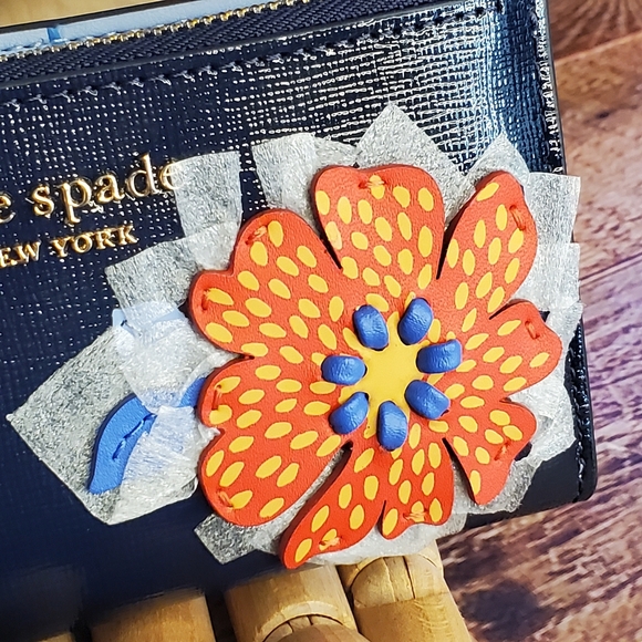 kate spade New York Dottie Bloom Flower Appliqué Leather Bifold Wallet NWT - Picture 5 of 15